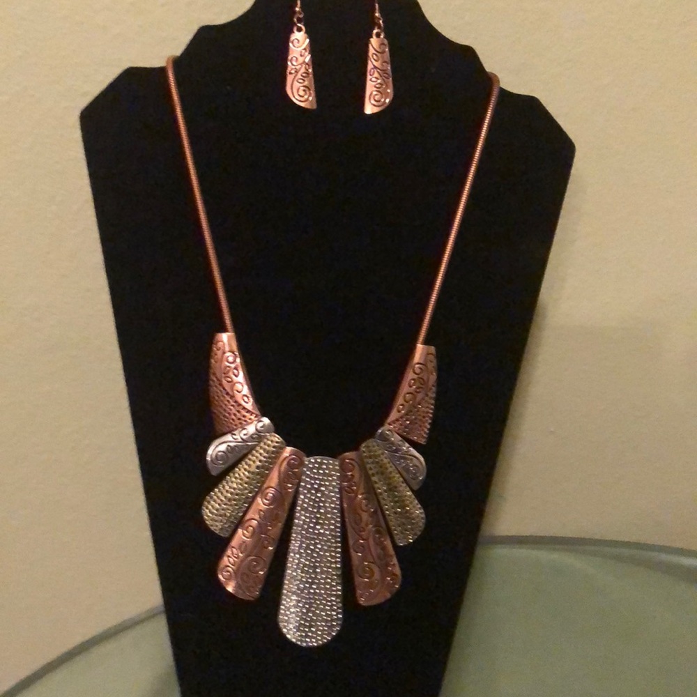Multi colored metal necklace